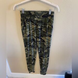 Softest joggers everrrrrrr sz L